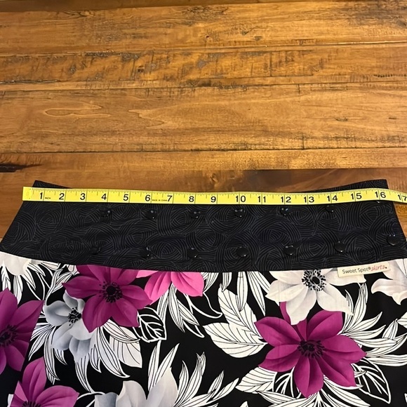 SWEET Spot adjustable/reversible skirt, fits size 2-14 - Picture 3 of 6
